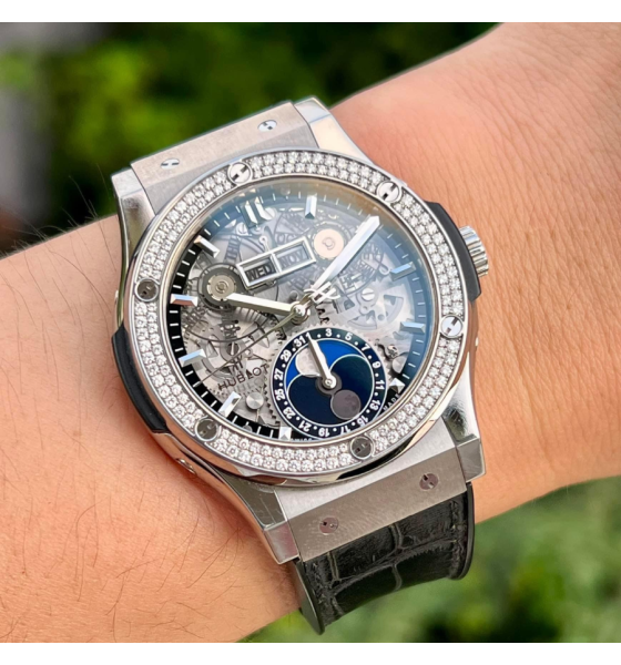 Hublot Classic Fusion Aerofusion Moonphase Titanium Diamonds 517.NX.0170.LR.1104