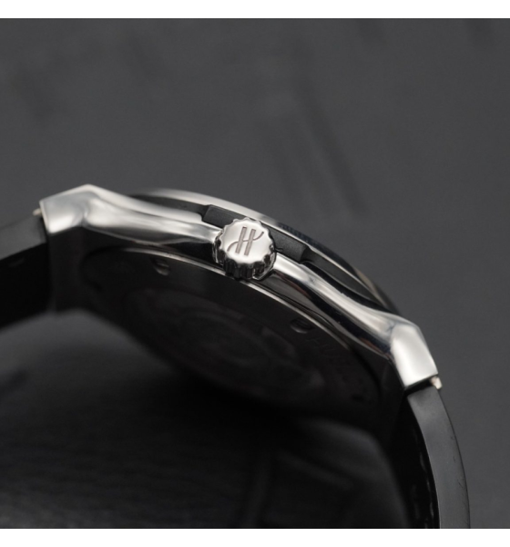 Hublot Classic Fusion Black Dial 42mm Benzel kim cương 542.NX.1171.LR