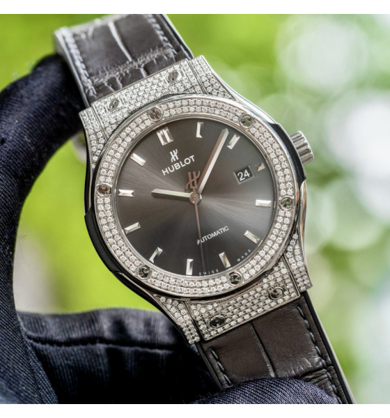 Hublot Classic Fusion Grey Titanium Pave  Diamond 42mm 542.NX.7071.LR