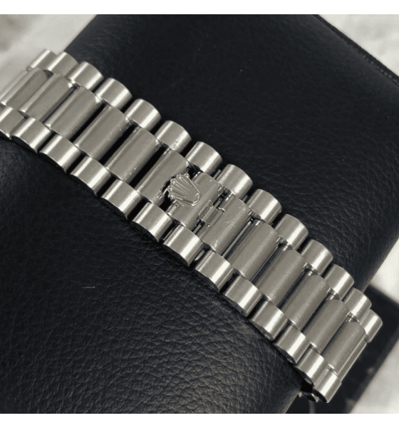 Rolex Day-Date 40 228239-0004 Mặt số đen, cọc dạ quang