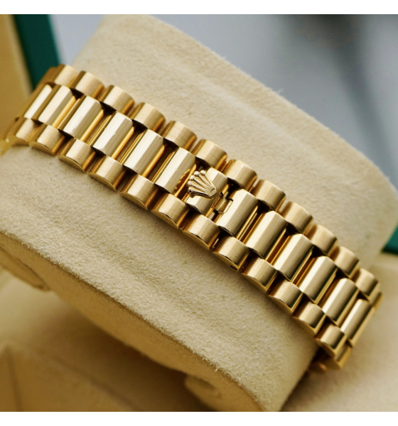 Đồng Hồ Rolex Day-Date Diamond  118238