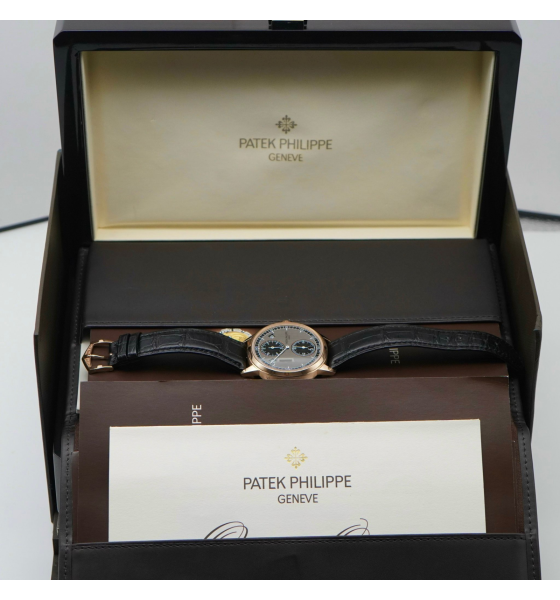 Đồng Hồ Patek Philippe Annual Calendar Regulator 5235/50R-001