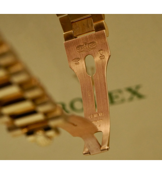 Đồng Hồ Rolex Day-Date 36mm 18238 Champagne Diamond Dial